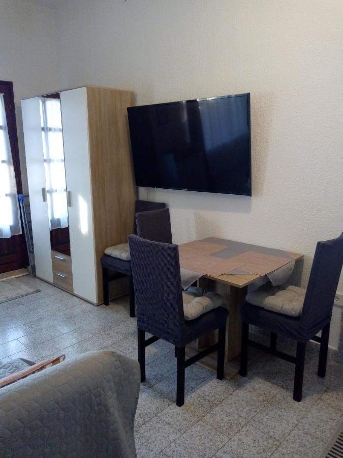 Apartmani Alma Pula Eksteriør billede