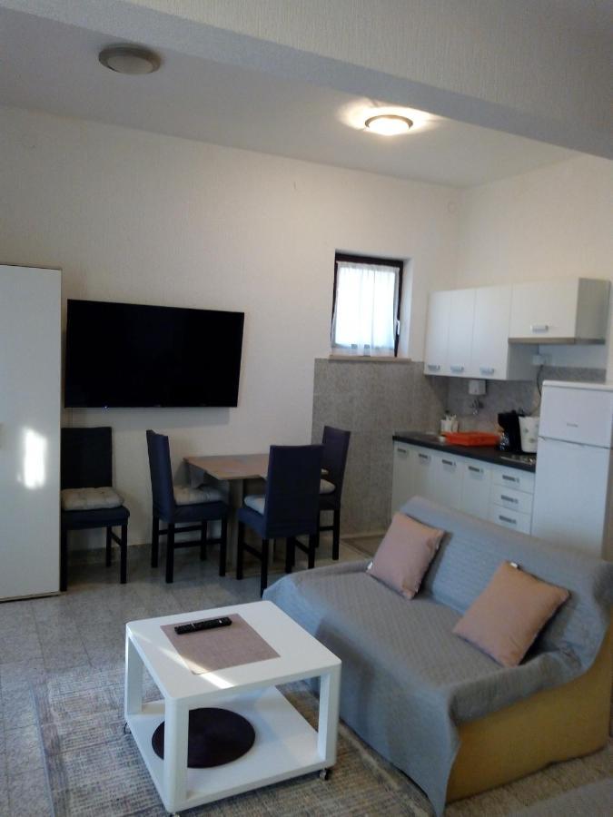 Apartmani Alma Pula Eksteriør billede